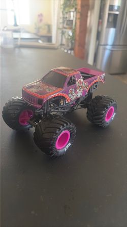 Calavera monster truck