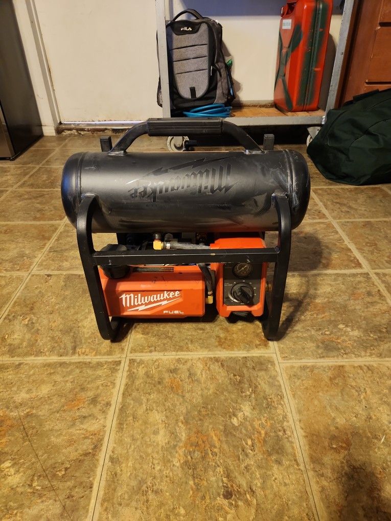 Milwaukee Battery Compressor