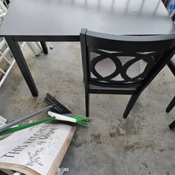 Table With 4 Chairs 