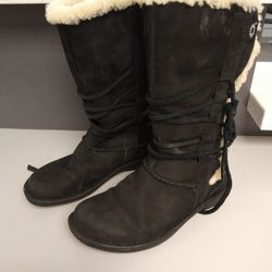 UGG Boots women black sz 6

