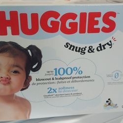 HUGGIES SIZE 4 $30  92 Diampers 