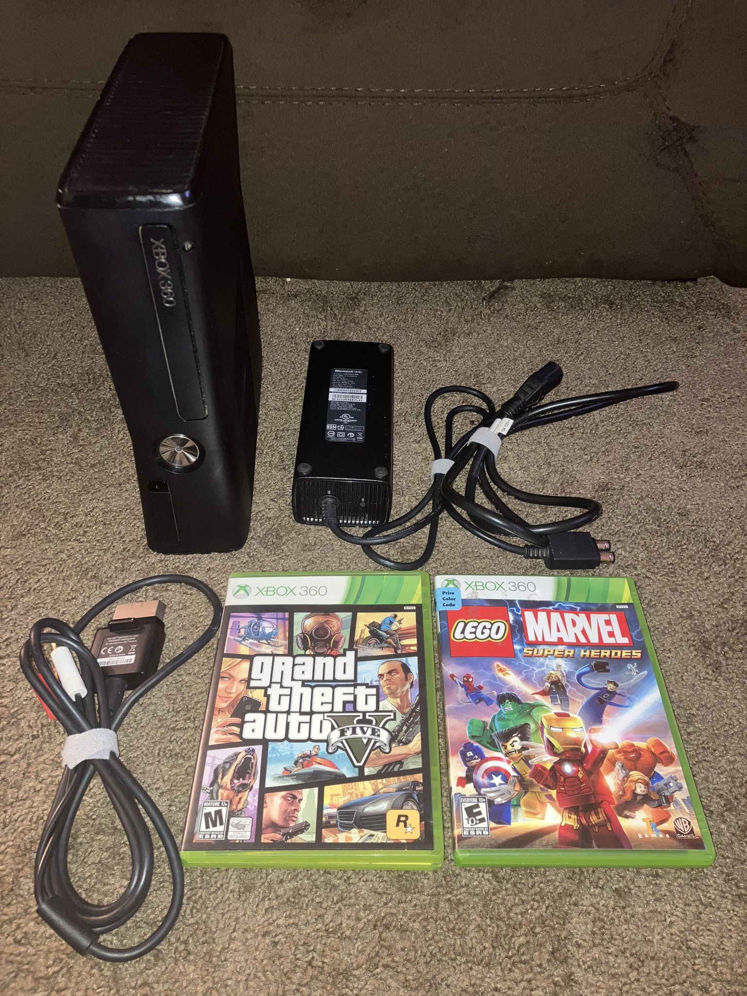 Xbox 360 with Games, Cords and 2 Controllers. 4GB   Used in good condition   