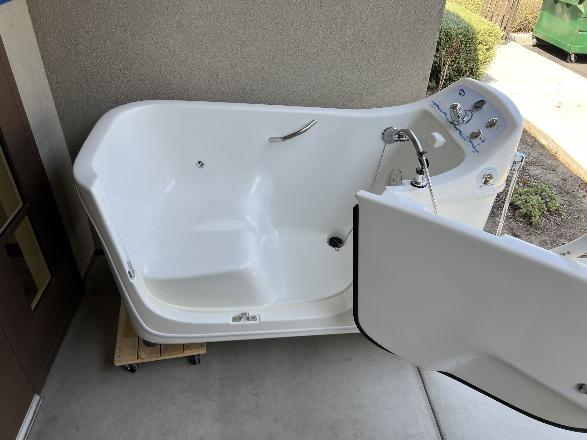 Invacare Side Entry Whirlpool Tub White Fiberglass Handicap Tub