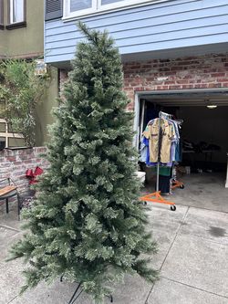 Fake Christmas Tree 7.5 ft tall