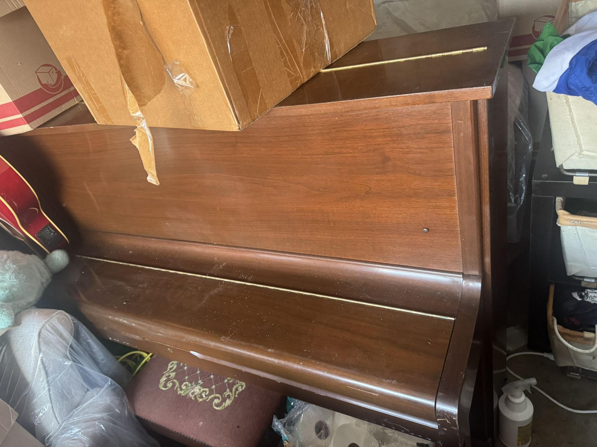 Yamaha Piano / Heavy Comes With Stool