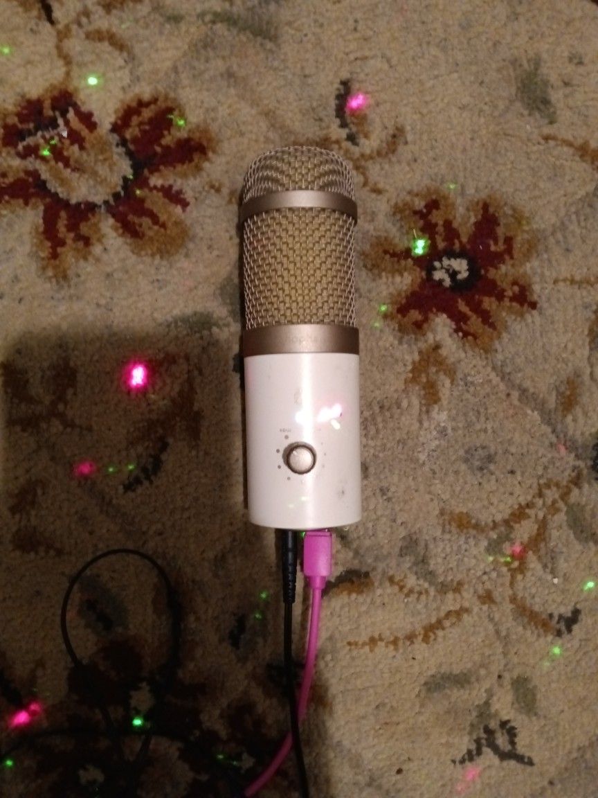 Hey Day Mc10s/Desktop Mic/Headphones/Power Supply Included