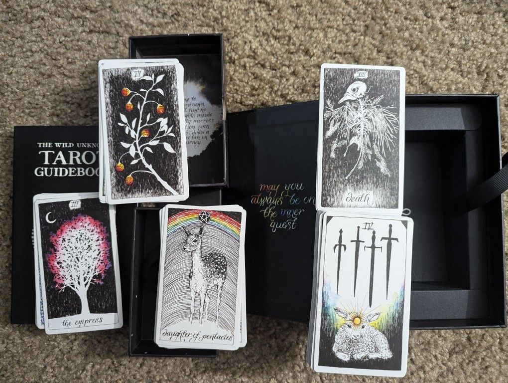New Beautiful Tarot Set