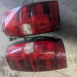 Chevrolet Tahoe/Suburban Rear Taillight GM392-B100L