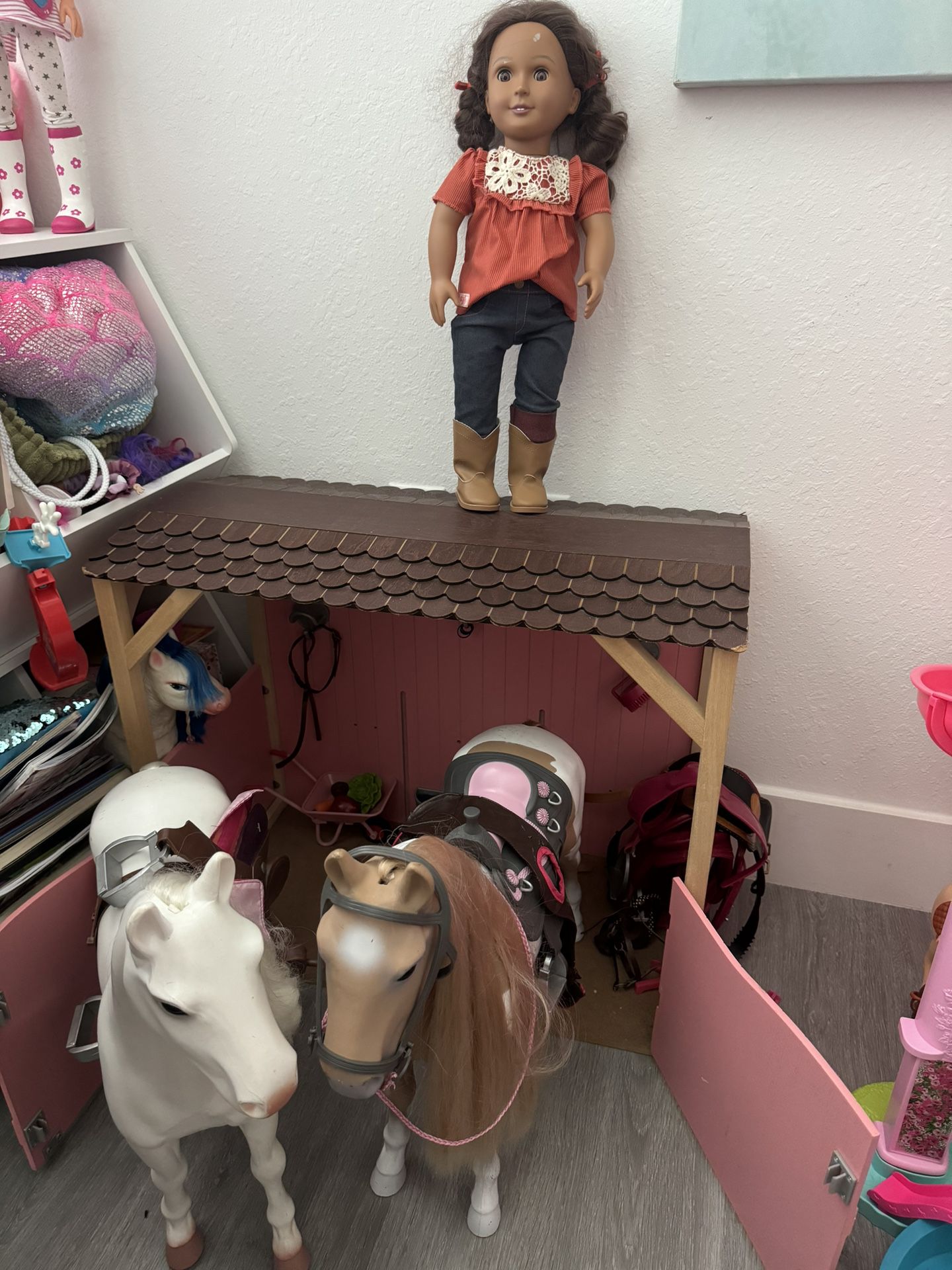 18" Doll And 2 Horses With Wooden Barn