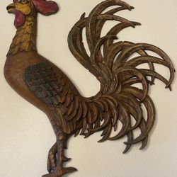 This Vintage Syroco Rooster Wall Hanging is a Mid Century Modern plaque featuring a brown rooster design. Made of very heavy resin/ plastic and measur