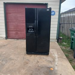 Whirlpool refrigerator works great 