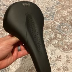 Fizik Alpaca saddle seat
