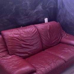 Red Couch, Loveseat Sofá Rojo 