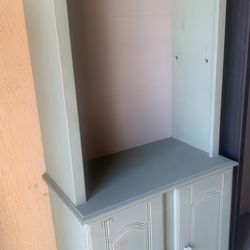 Bookshelf/cabinet