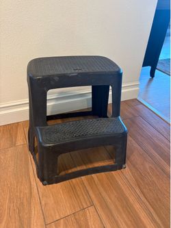 2 step stool ladder-oversized- 300lbs limit