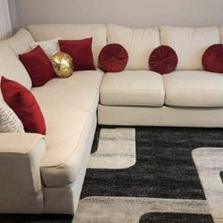 SOFA SECTIONAL GREAT CONDITION SUPER CLEAN AND COMFY ASKING 590$
