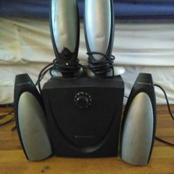 Multimedia 2.1 Speaker System with Subwoofer / Sistema de Bocinas Multimedia con Subwoofer - Black & Silver 