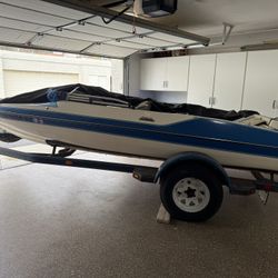 1983 Galaxie Vintage Boat 