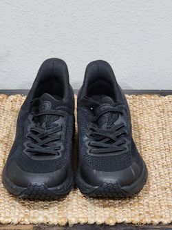 Womens slip resistant shoes size 6