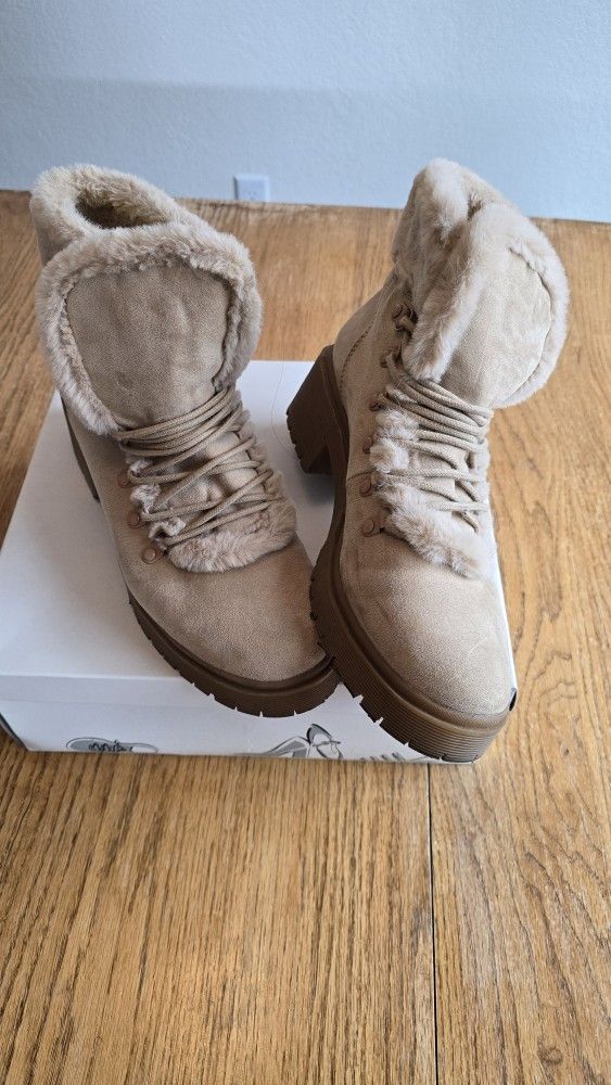 Lady's Boots Sz 10