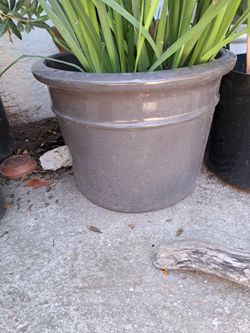 16" diam x 14" tall Grey Gainey
