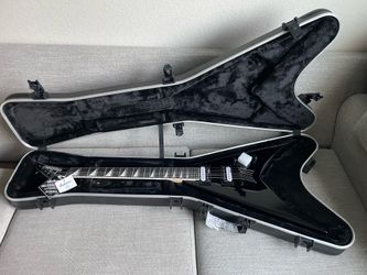 *BRAND NEW* Jackson JS32T Black King V & Case