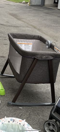 Safety 1st Slumber-and-Play Bassinet - GRAY