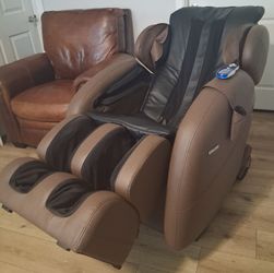 Kahuna zero gravity massage chair great working condition