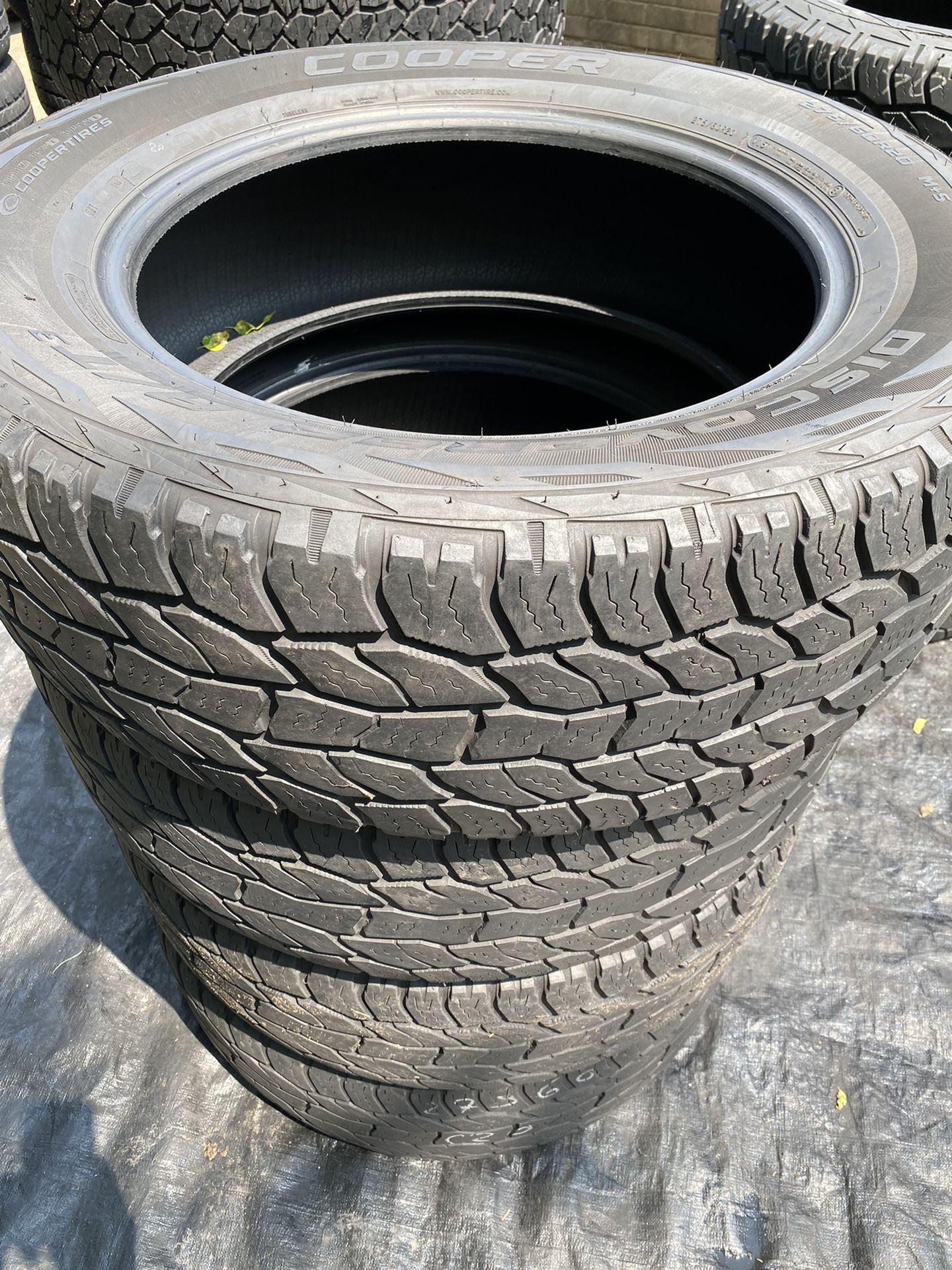 Tires Cooper  275/55/20  70% 