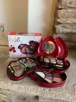 Make up kit