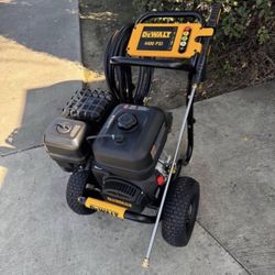 DEWALT 4400 PSI 4.0 GPM Cold Water Gas Pressure Washer