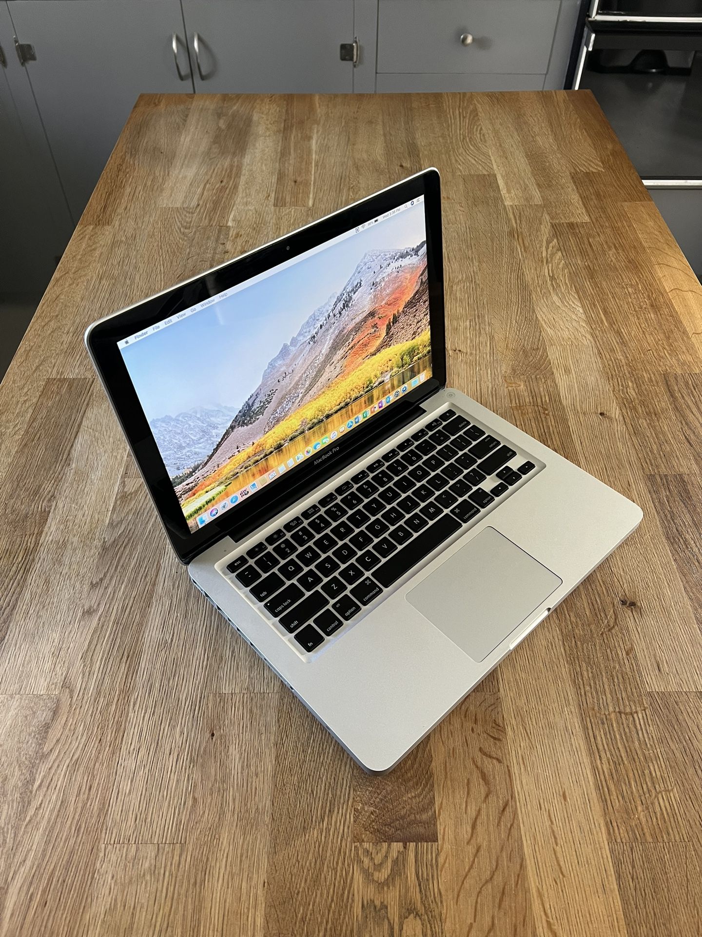 Apple MacBook Pro 13 Inch Laptop - Intel i5 Processor / 120GB SSD Hard Drive / 4GB Memory / MS Office / Mac OS High Sierra / New Battery Installed