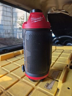 Milwaukee Cordless Bluetooth Jobsite Speaker with PACKOUT Compatibility