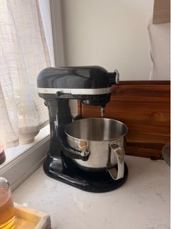 Kitchen Aid 5 qt Mixer great condition!