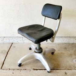 Vintage Mid-Century Goodform Industrial Propeller Tanker Desk Chair 