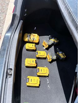 DeWalt 20V XR Drill Set – 2 Drills, 5 Batteries & Charger