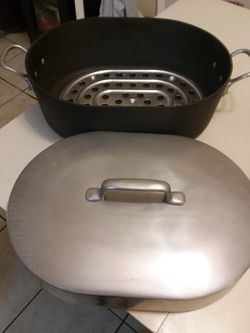 Magnalite pot roaster 15.5 inch oval for Sale in Houston, TX - OfferUp