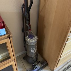 Dyson Vacuum Cleaner With Attachments 