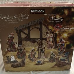 Kirkland Signature Hand-Painted 13 Piece Lrge Creche De Noel Nativity Set In Like New Condition 