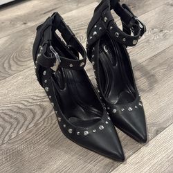 Jessica Simpson black heels
