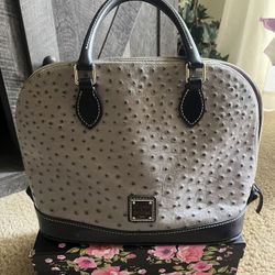 Dooney & Bourke – Gorgeous & Authentic!