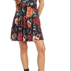 $50✨️🌺Love By Design Cate Floral Print. Size M/L🌺✨️