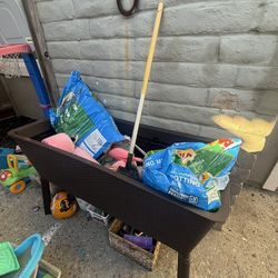 Brand New Planter Box With 2 Bags Of Soil (never Used)