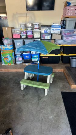 Kids bench with umbrella