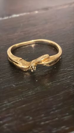 Damaged 14kp Gold ring.