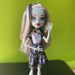 Monster High Frankie Stein Ghoul's Alive! doll Mattel 2012 