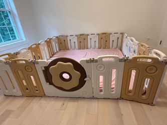 22-Panel Baby Playpen – Like New