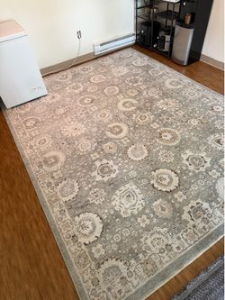 Gray patterned area rug