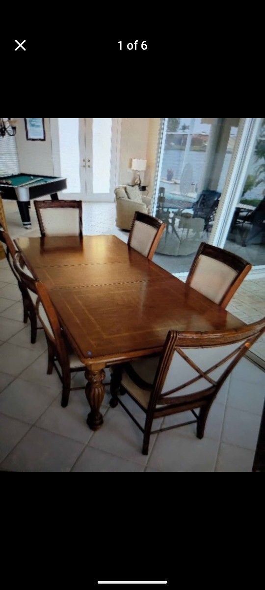 Beautiful Rattan Dining Table With 6 Chairs And 2 Leafs