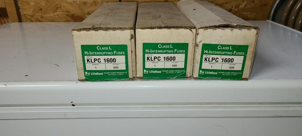3- 1600 Amp Fuses